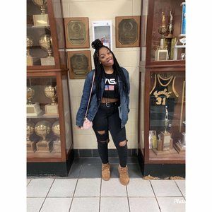 Meet your Posher, Kayla